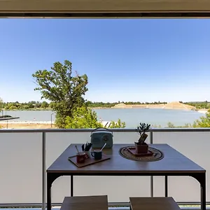 Appartement Bord lac, studio climatisé proche Avignon, plage, Wave Island&Spirou, Monteux